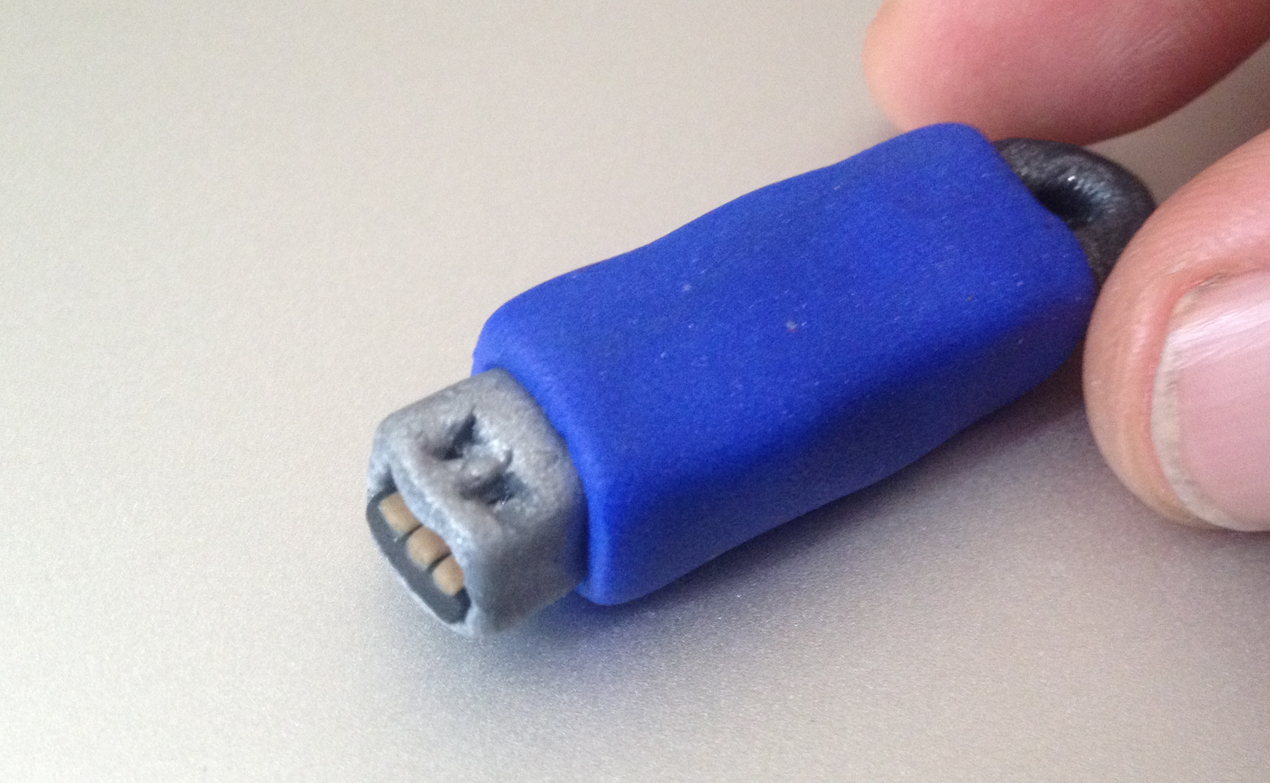 thisUSBstickDOESNTcontainchildPorn